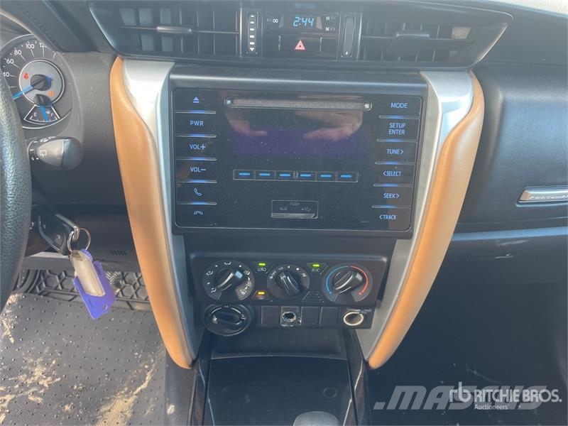 Toyota Fortuner 4WD SUV Avtomobili