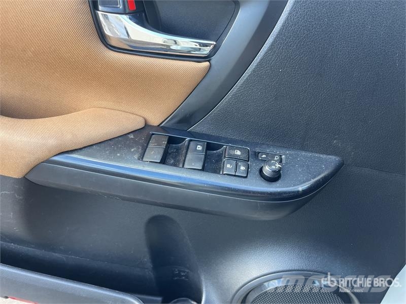 Toyota Fortuner 4WD SUV Avtomobili