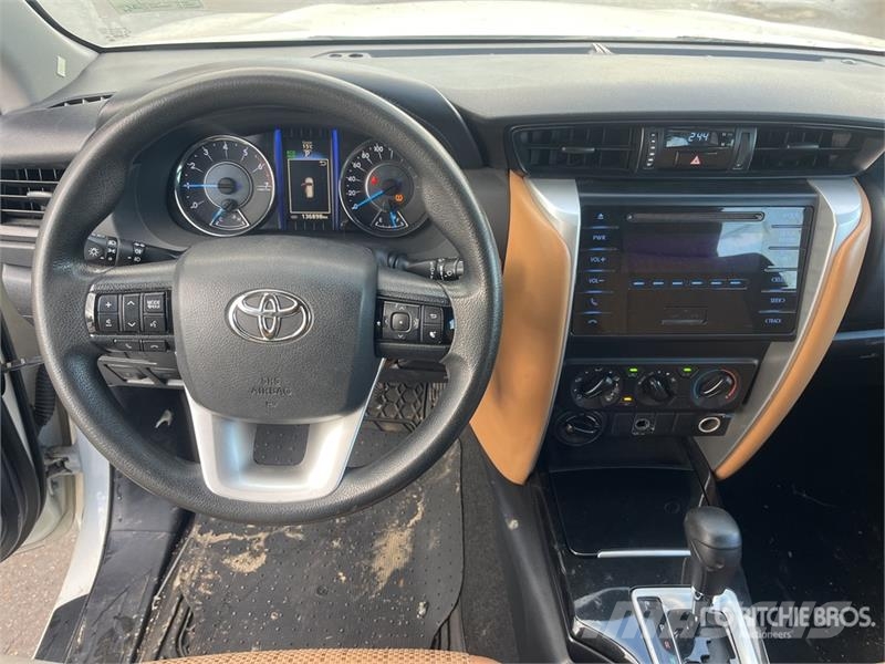 Toyota Fortuner 4WD SUV Avtomobili
