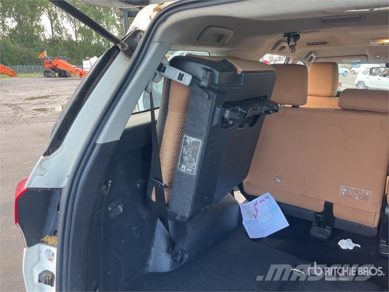 Toyota Fortuner 4WD SUV Avtomobili