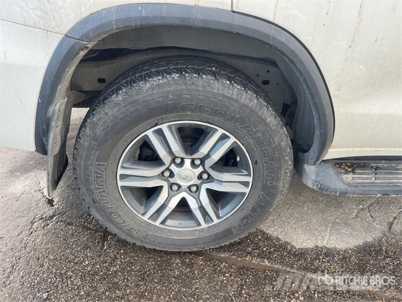 Toyota Fortuner 4WD SUV Avtomobili