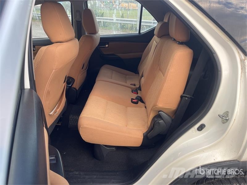 Toyota Fortuner 4WD SUV Avtomobili