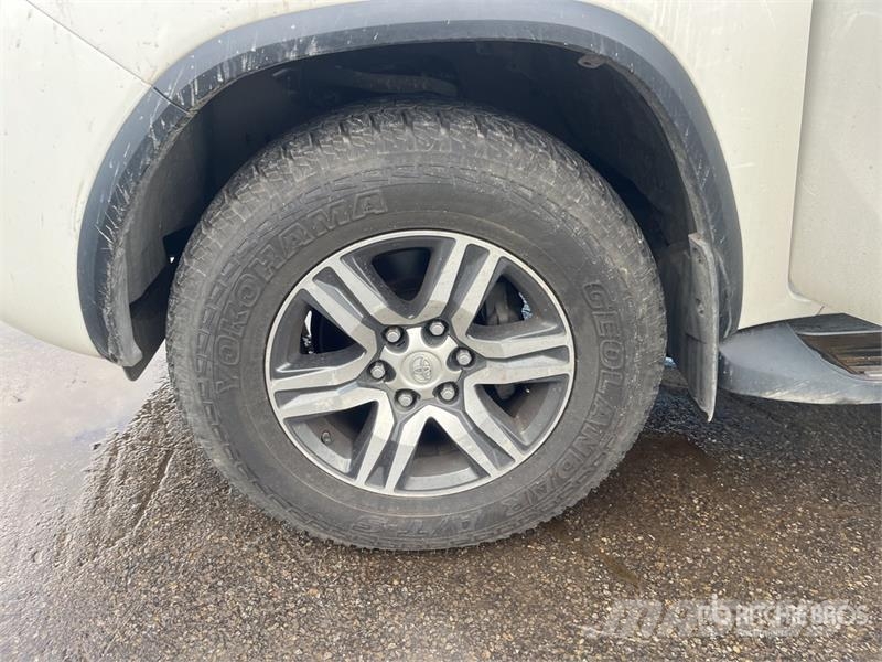 Toyota Fortuner 4WD SUV Avtomobili
