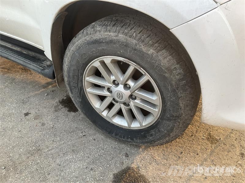 Toyota Fortuner AWD Automobile (Inoperable) Kistehergépjárművek