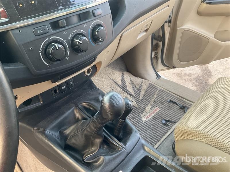 Toyota Fortuner AWD Automobile (Inoperable) Kistehergépjárművek