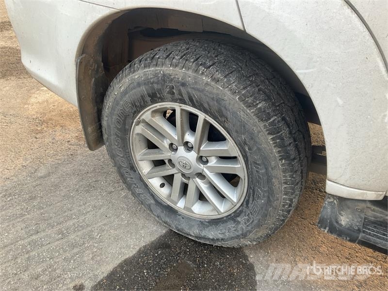 Toyota Fortuner AWD Automobile (Inoperable) Kistehergépjárművek