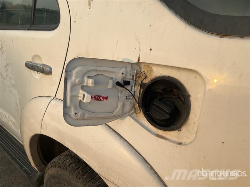Toyota Fortuner AWD Automobile (Inoperable) Kistehergépjárművek