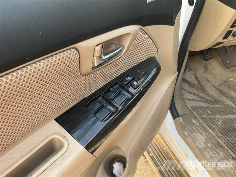 Toyota Fortuner AWD Automobile (Inoperable) Kistehergépjárművek