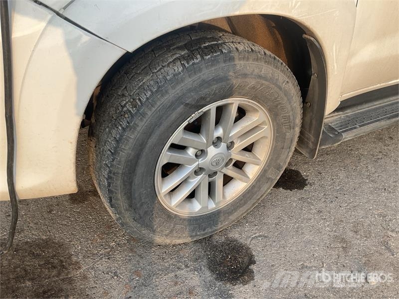 Toyota Fortuner AWD Automobile (Inoperable) Kistehergépjárművek