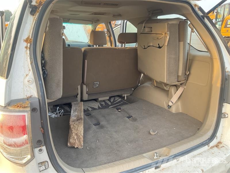 Toyota Fortuner AWD Automobile (Inoperable) Kistehergépjárművek