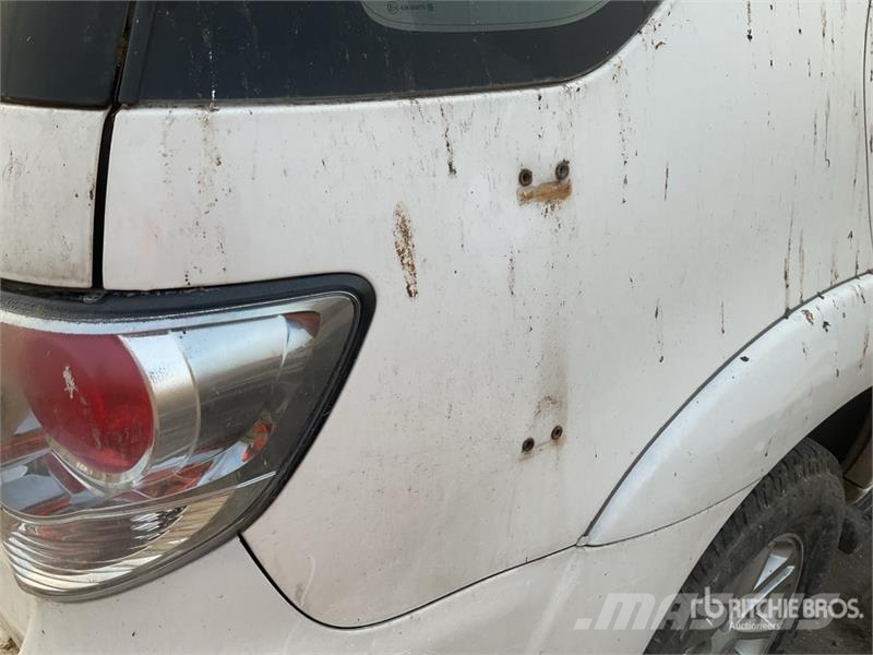 Toyota Fortuner AWD Automobile (Inoperable) Kistehergépjárművek