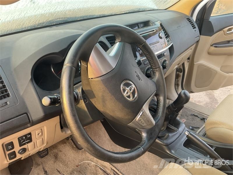 Toyota Fortuner AWD Automobile (Inoperable) Kistehergépjárművek