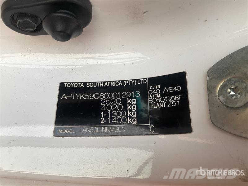 Toyota Fortuner AWD Automobile (Inoperable) Kistehergépjárművek