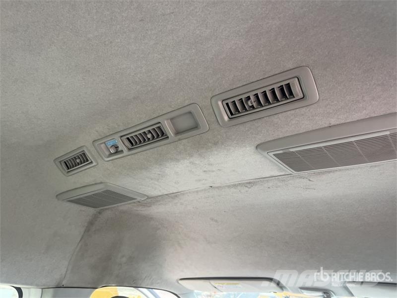 Toyota Hiace 2WD SUV Personbilar