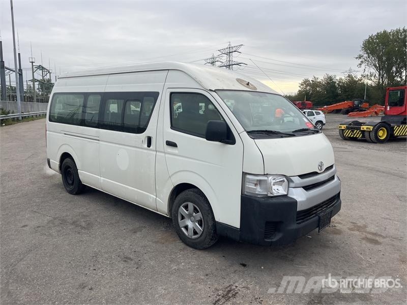 Toyota Hiace 2WD SUV Personbilar