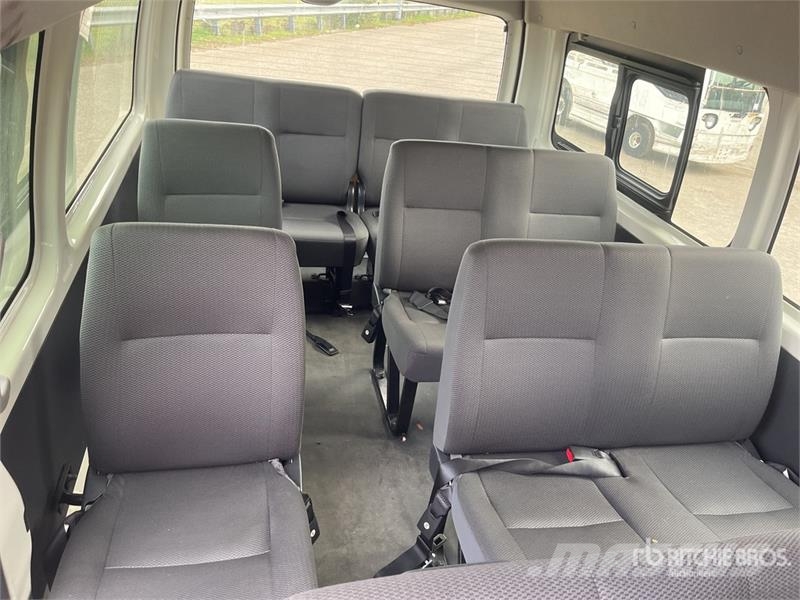 Toyota Hiace 2WD SUV Personbilar