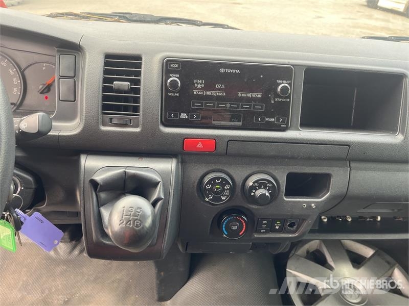 Toyota Hiace 2WD SUV Personbilar