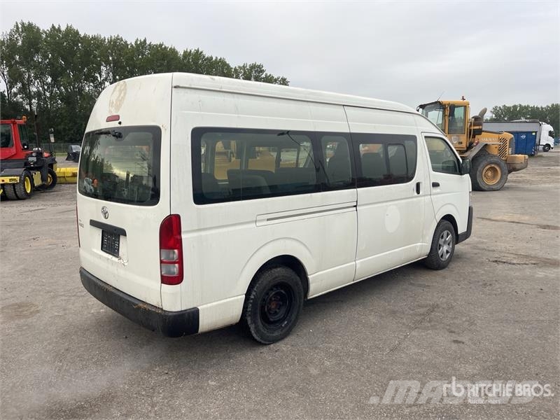 Toyota Hiace 2WD SUV Personbilar