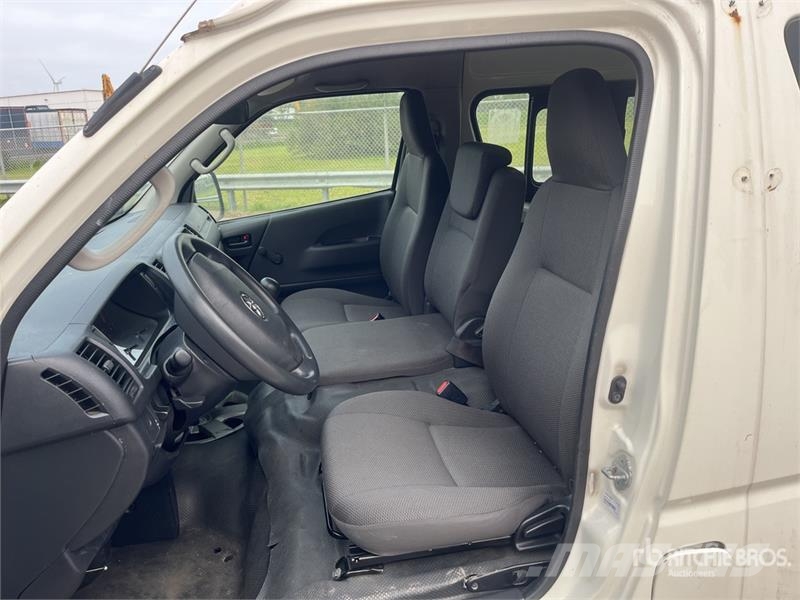 Toyota Hiace 2WD SUV Personbilar