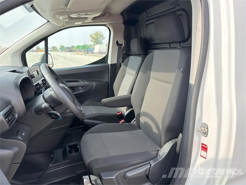 Toyota Proace 1.5D Cargo Van Panel vans