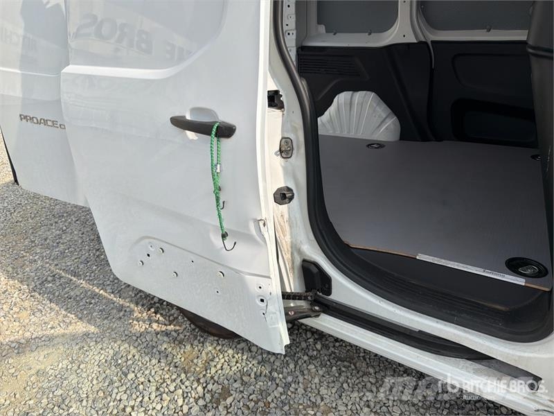 Toyota Proace 1.5D Cargo Van Panel vans