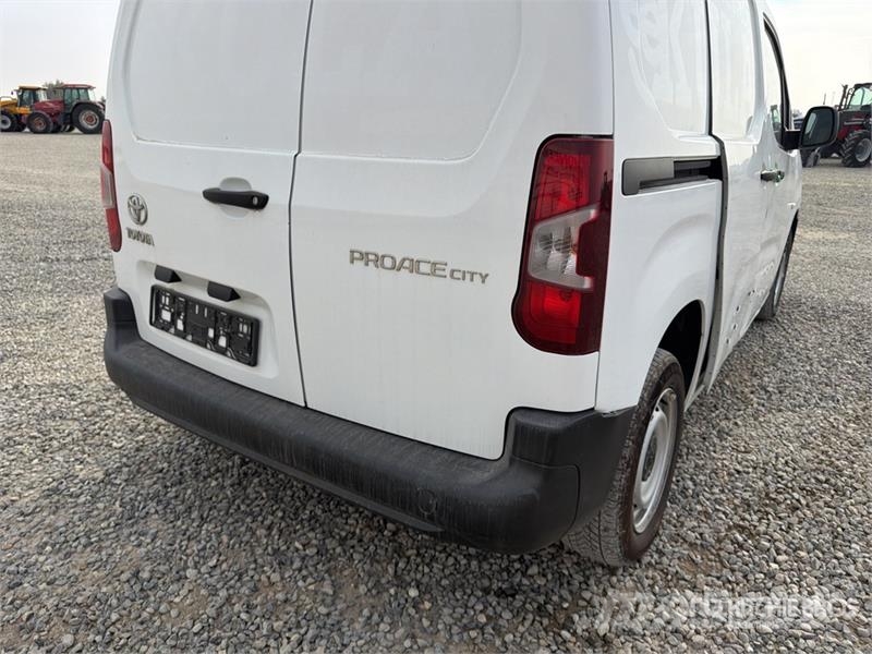 Toyota Proace 1.5D Cargo Van Panel vans