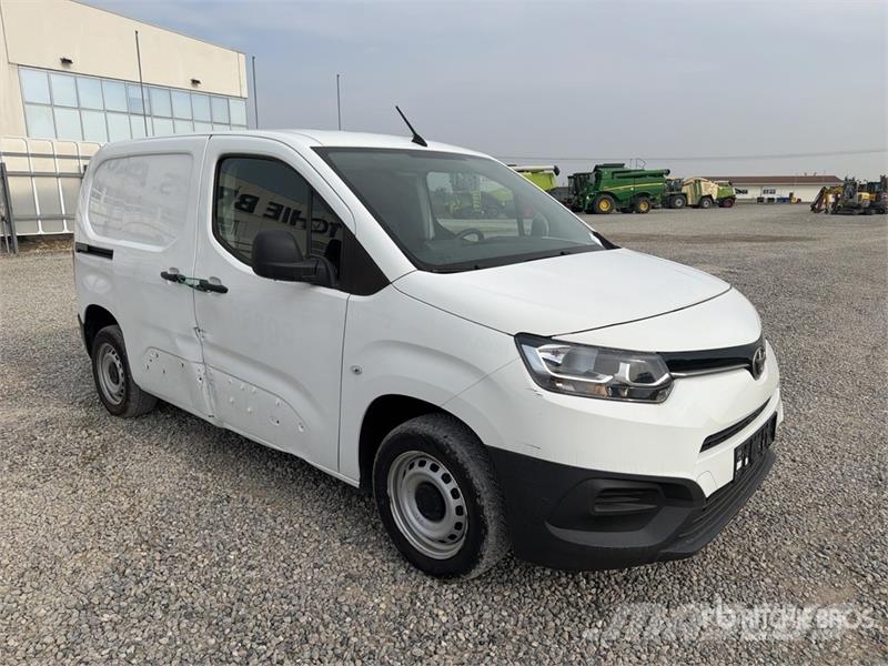 Toyota Proace 1.5D Cargo Van Panel vans