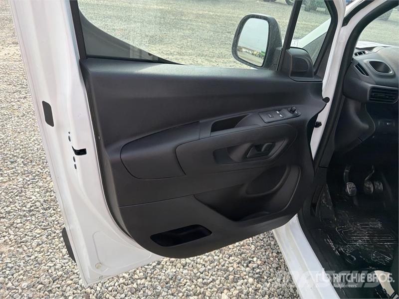 Toyota Proace 1.5D Cargo Van Panel vans