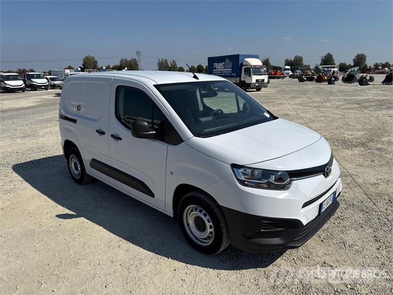 Toyota Proace CITY 1.5D 100CV S&S MT L2 S ACTIVE Van Truc Box body trucks