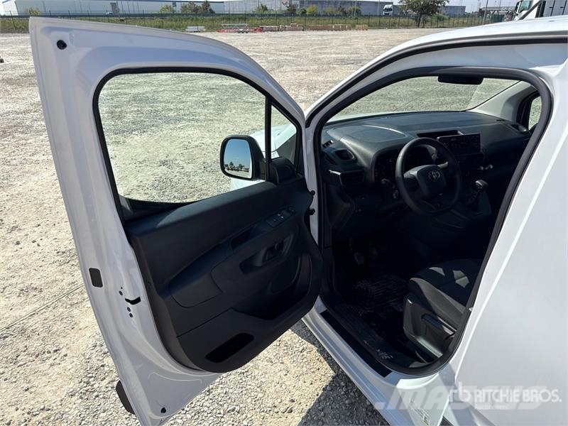 Toyota Proace CITY 1.5D 100CV S&S MT L2 S ACTIVE Van Truc Box body trucks