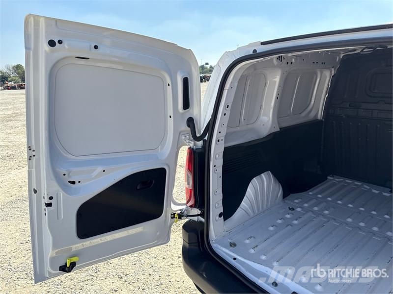 Toyota Proace CITY 1.5D 100CV S&S MT L2 S ACTIVE Van Truc Box body trucks