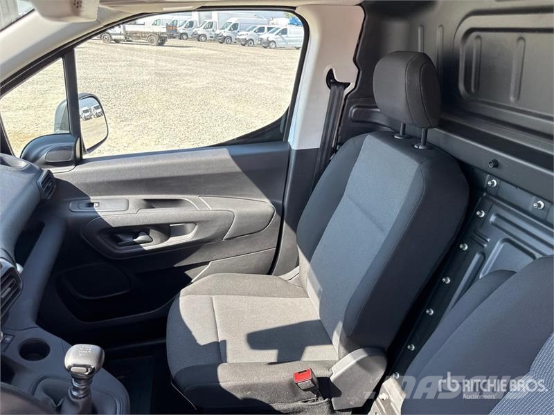 Toyota Proace CITY 1.5D 100CV S&S MT L2 S ACTIVE Van Truc Box body trucks