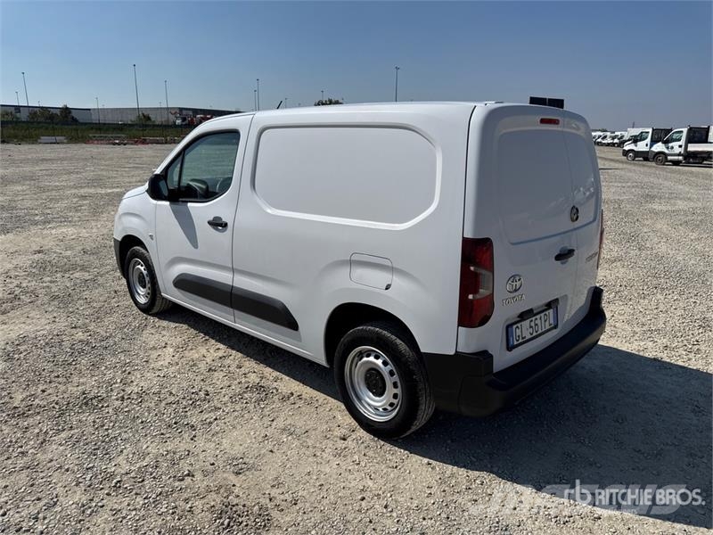 Toyota Proace CITY 1.5D 100CV S&S MT L2 S ACTIVE Van Truc Box body trucks