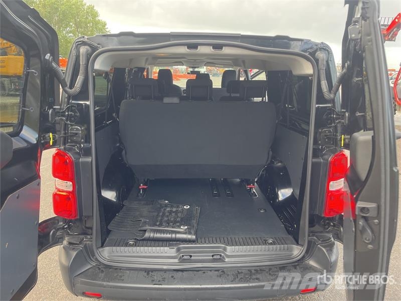 Toyota Proace Verso 2.0 4x2 9-Seat Mini minibus 9-seater Mini autobusi