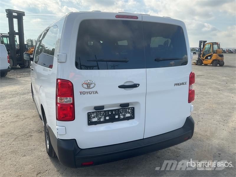 Toyota Proace Verso 2.0 9 Passenger Van Panel vans