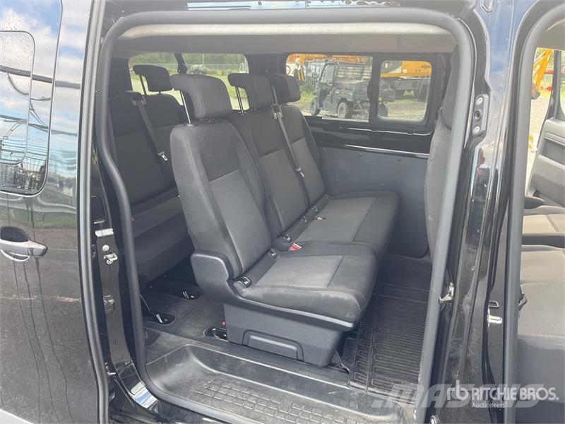 Toyota Proace Verso 2.0 4x2 9-Seat Mini minibus 9-seater Mini autobusi