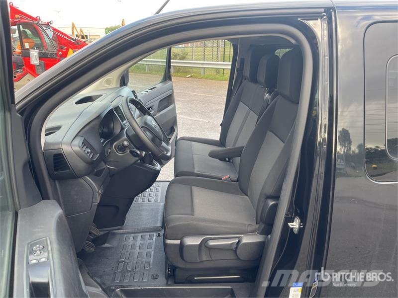 Toyota Proace Verso 2.0 4x2 9-Seat Mini minibus 9-seater Mini autobusi