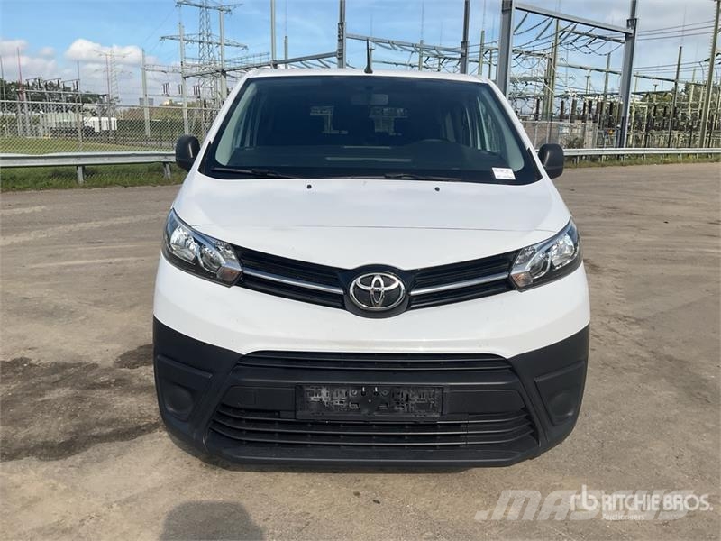 Toyota Proace Verso 2.0 9 Passenger Van Panel vans