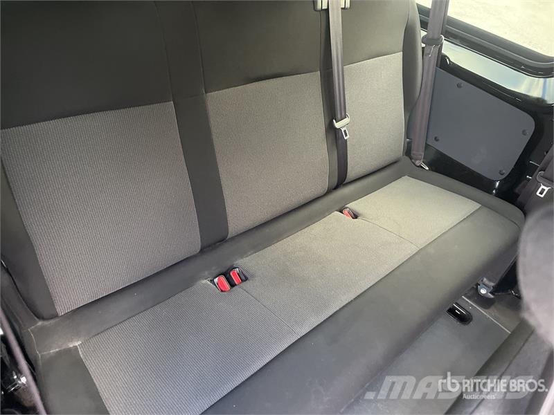 Toyota Proace Verso 2.0 4x2 9-Seat Mini minibus 9-seater Mini autobusi
