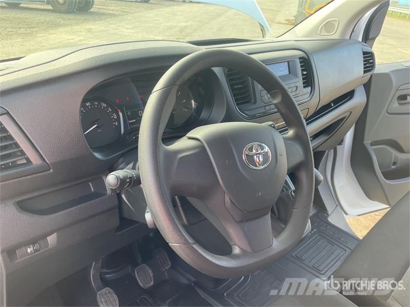 Toyota Proace Verso 2.0 9 Passenger Van Panel vans