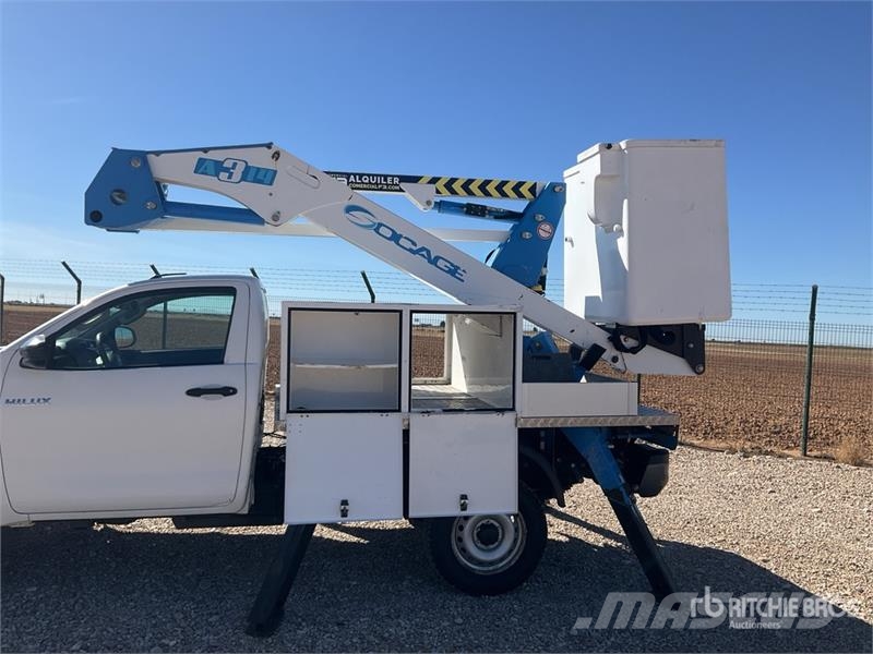 Toyota socage A314 on  Toyota Hilux 4x2 Bucket Truck Εναέριες πλατφόρμες τοποθετημένες σε φορτηγό