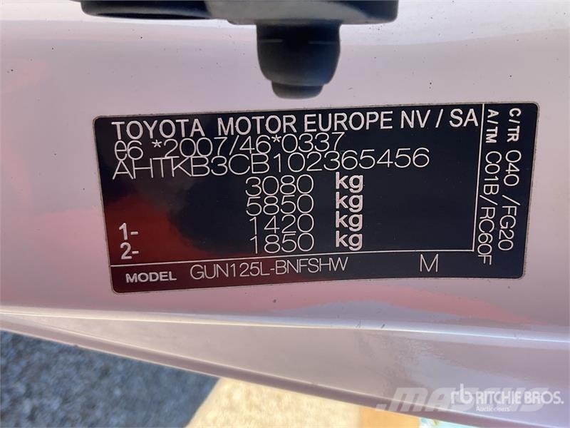 Toyota socage A314 on  Toyota Hilux 4x2 Bucket Truck Εναέριες πλατφόρμες τοποθετημένες σε φορτηγό