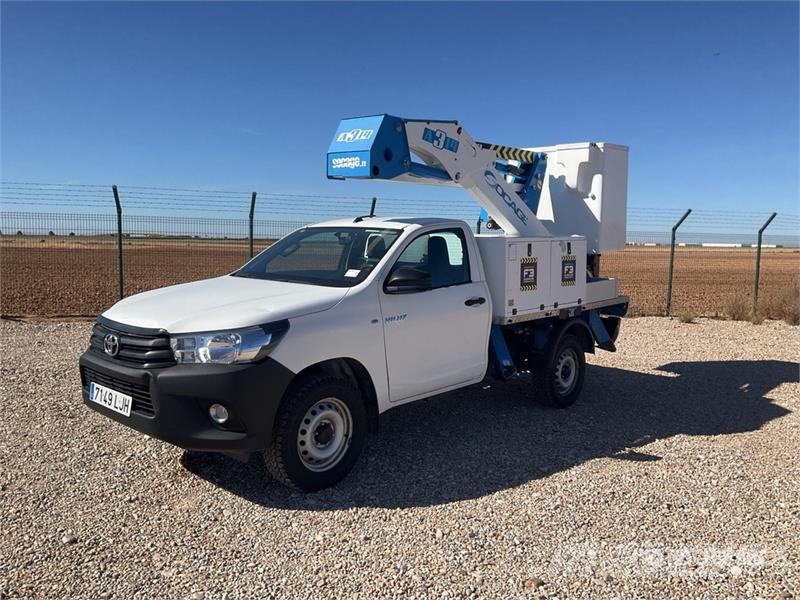 Toyota socage A314 on  Toyota Hilux 4x2 Bucket Truck Εναέριες πλατφόρμες τοποθετημένες σε φορτηγό