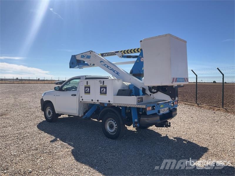 Toyota socage A314 on  Toyota Hilux 4x2 Bucket Truck Εναέριες πλατφόρμες τοποθετημένες σε φορτηγό