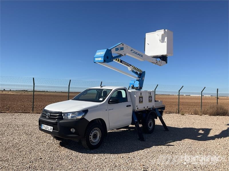 Toyota socage A314 on  Toyota Hilux 4x2 Bucket Truck Εναέριες πλατφόρμες τοποθετημένες σε φορτηγό