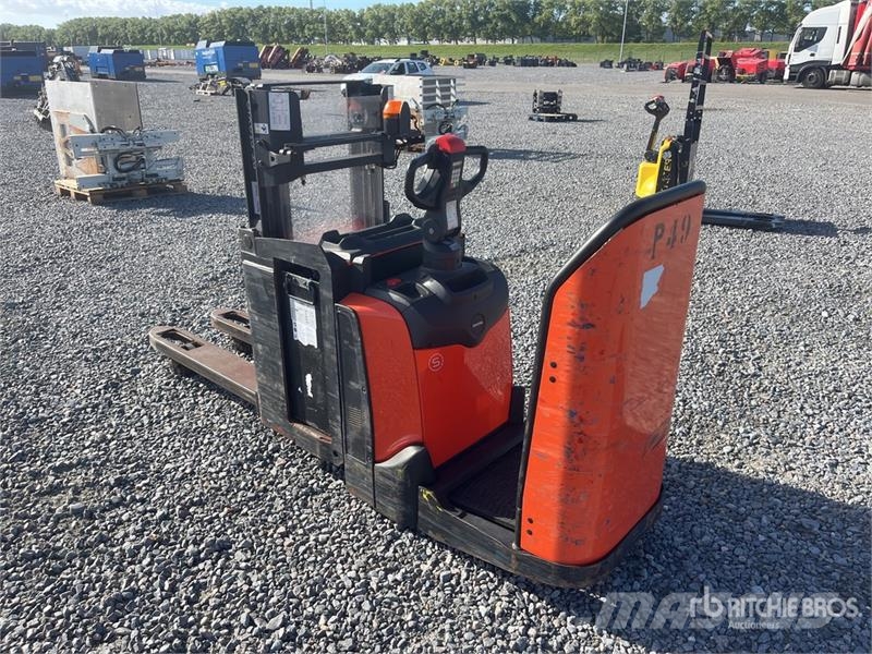 Toyota SPE200CN Electric Stacker Samopogonski ručni viljuškari