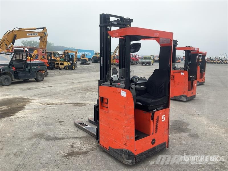 Toyota SRE135L 1350 kg Electric Stacker Platvormiga virnastajad