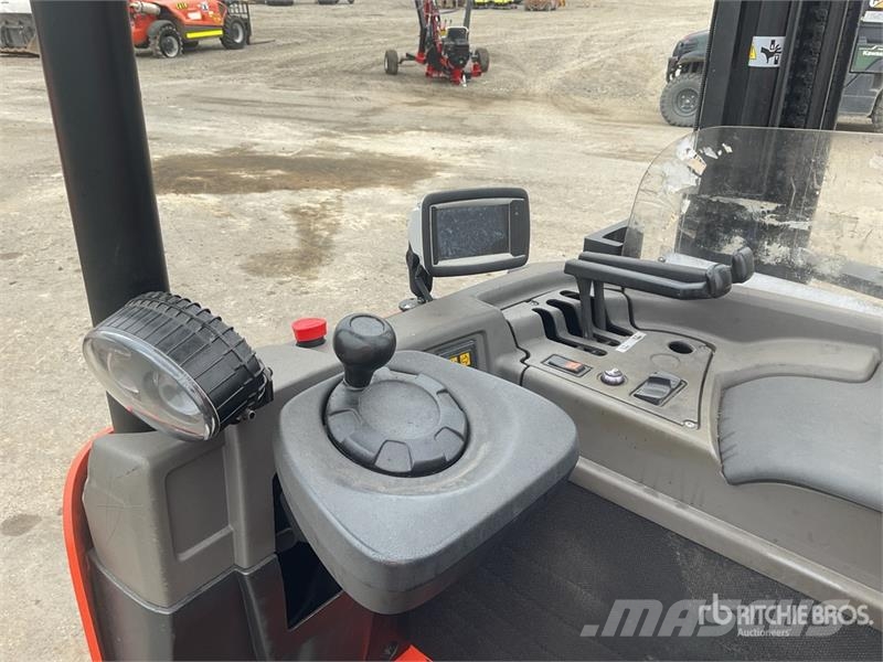 Toyota SRE135L 1350 kg Electric Stacker Platvormiga virnastajad