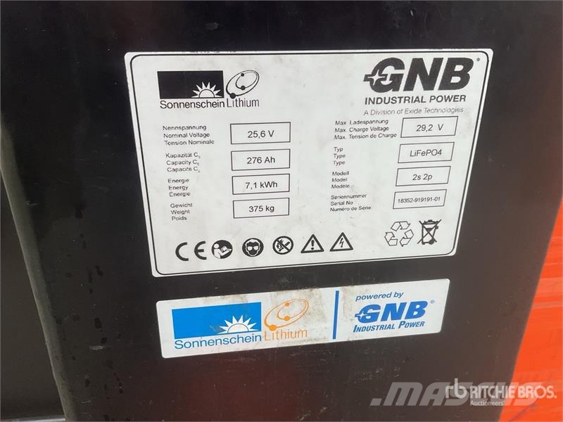 Toyota SRE135L 1350 kg Electric Stacker Platvormiga virnastajad
