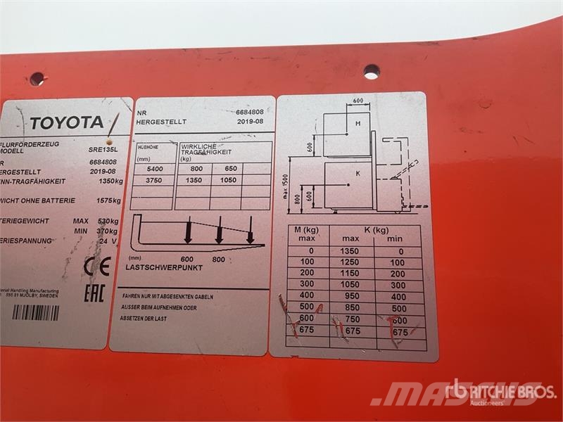 Toyota SRE135L 1350 kg Electric Stacker Platvormiga virnastajad